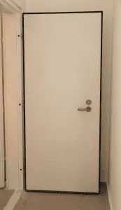 תיקון דלת ממ"ד על ידי מנעולן מוסמך